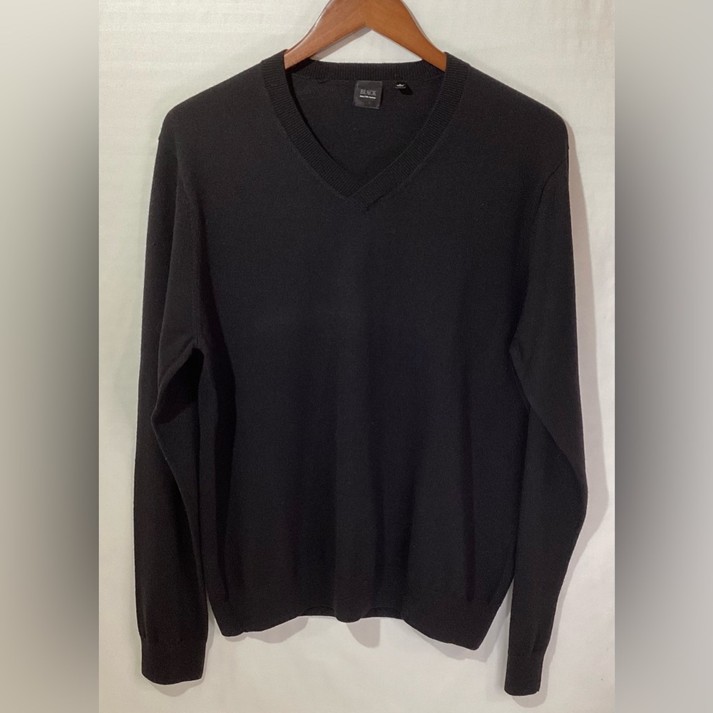 Saks Fifth Avenue Black Man’s Sweater Pullover V-Neck 100% Wool Long Sleeve